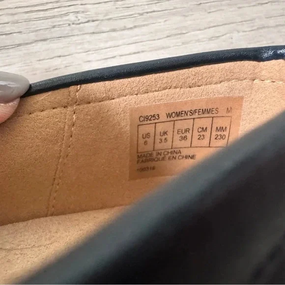 NWOT ROCKPORT WOMEN'S KACEY PENNY LOAFER
Size 6 - Picture 9 of 9